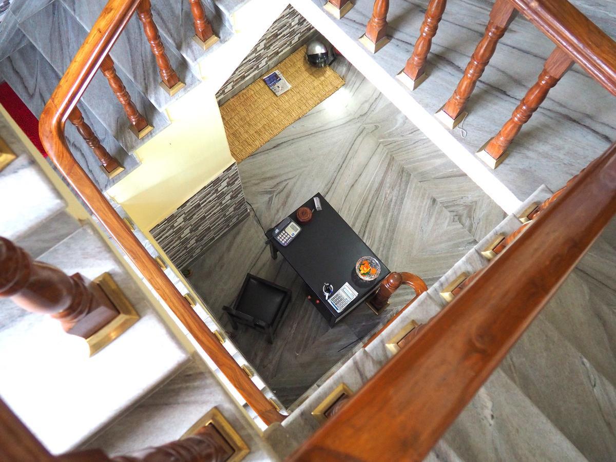 Aroma Tourist Hostel Pokhara Bagian luar foto