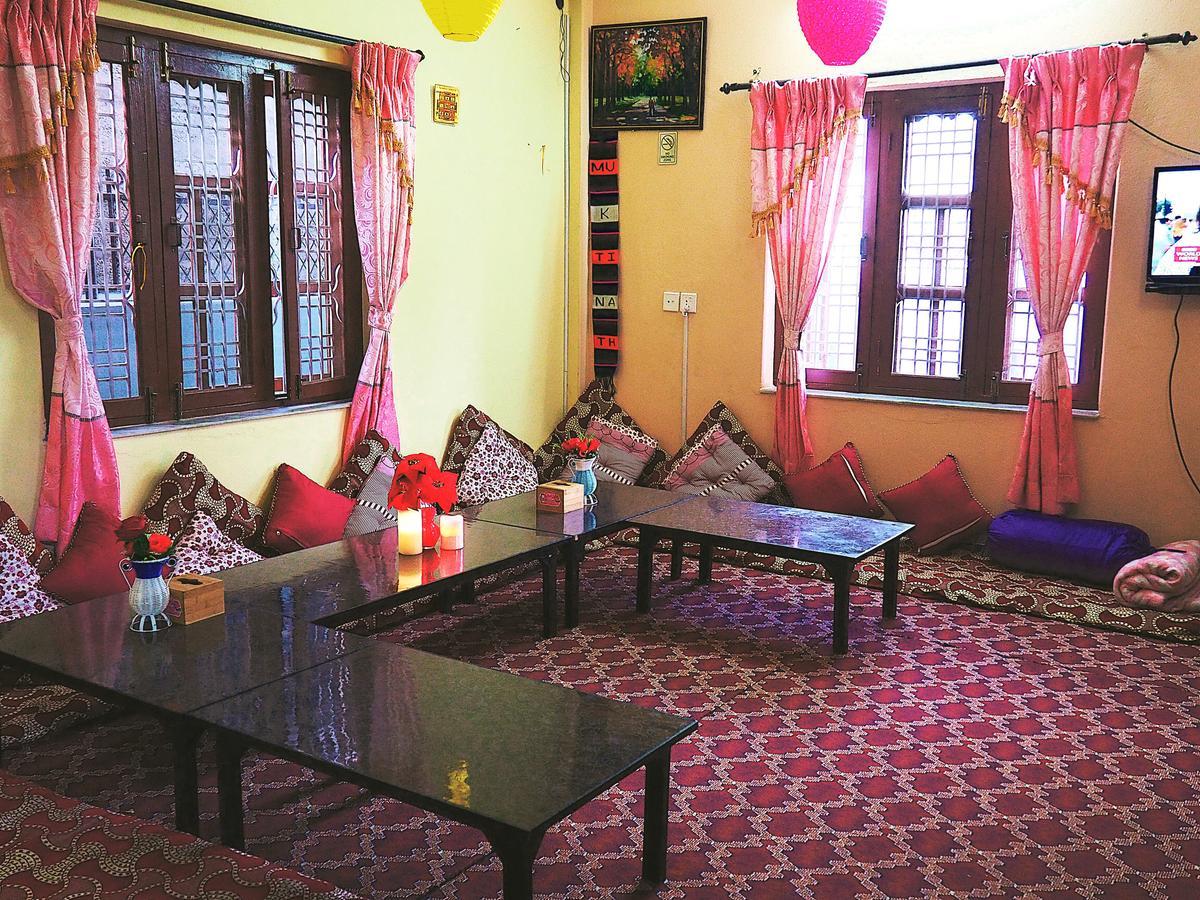 Aroma Tourist Hostel Pokhara Bagian luar foto