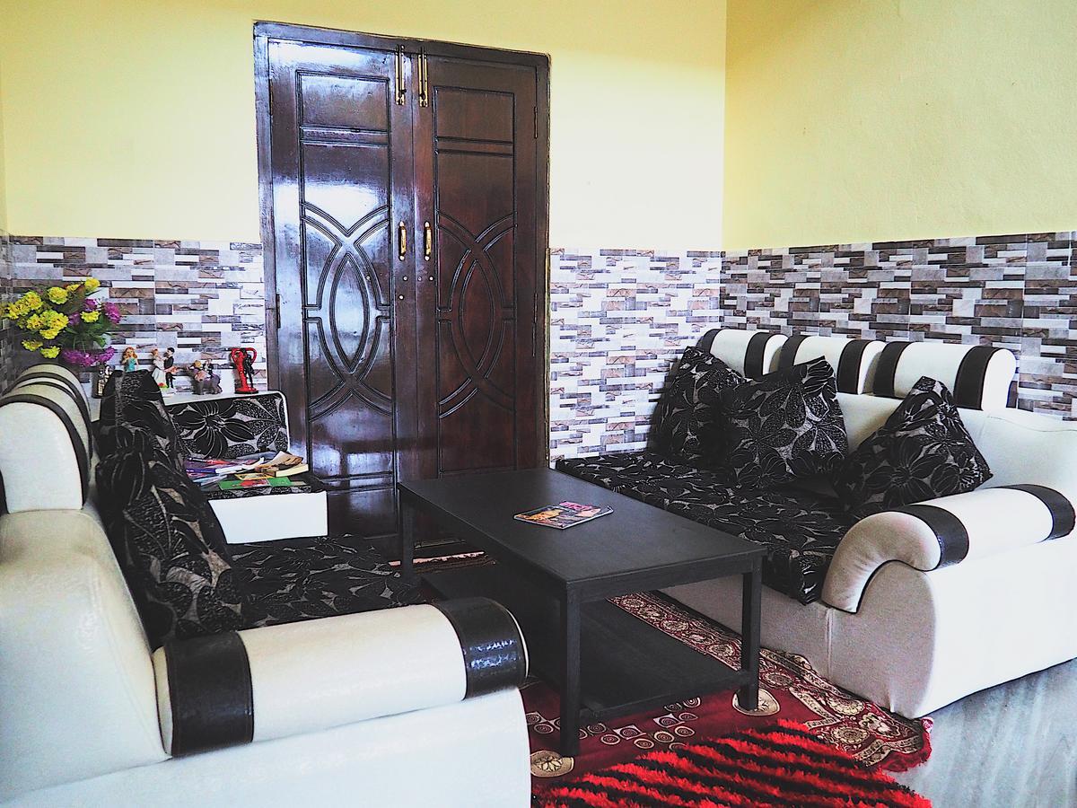 Aroma Tourist Hostel Pokhara Bagian luar foto
