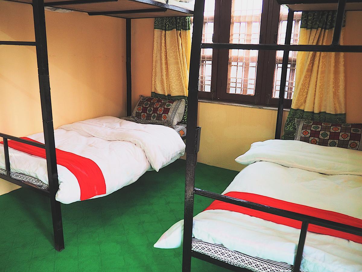 Aroma Tourist Hostel Pokhara Bagian luar foto