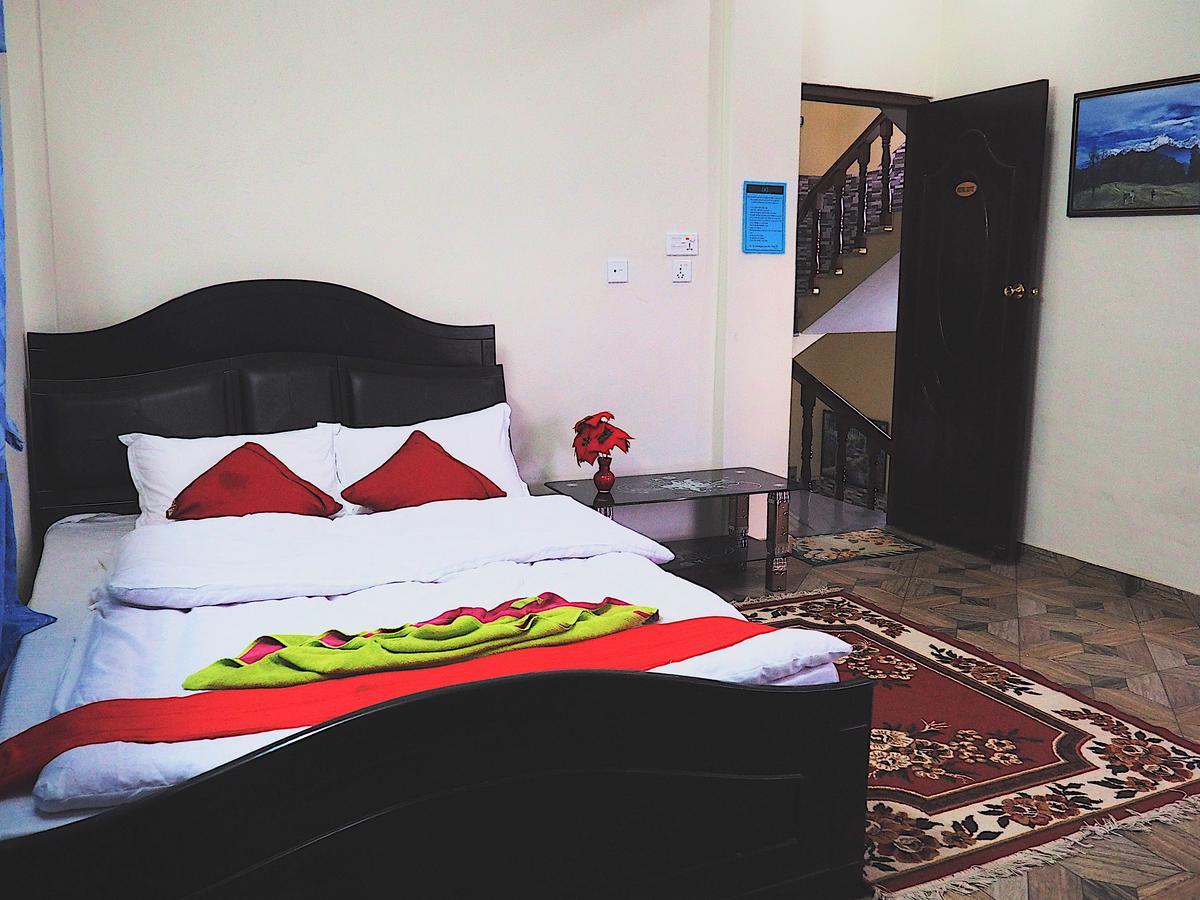 Aroma Tourist Hostel Pokhara Bagian luar foto