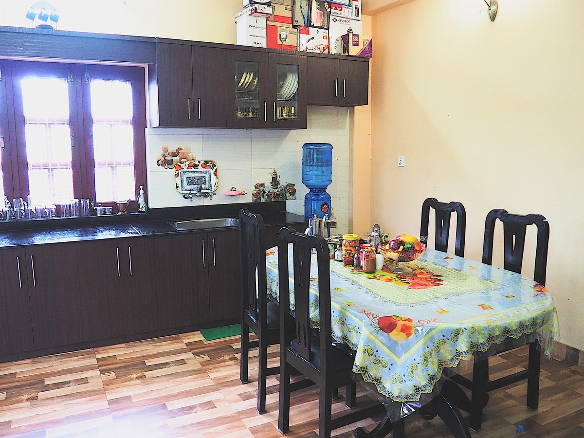 Aroma Tourist Hostel Pokhara Bagian luar foto