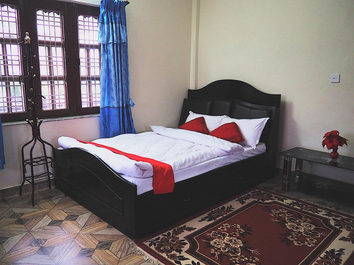 Aroma Tourist Hostel Pokhara Bagian luar foto