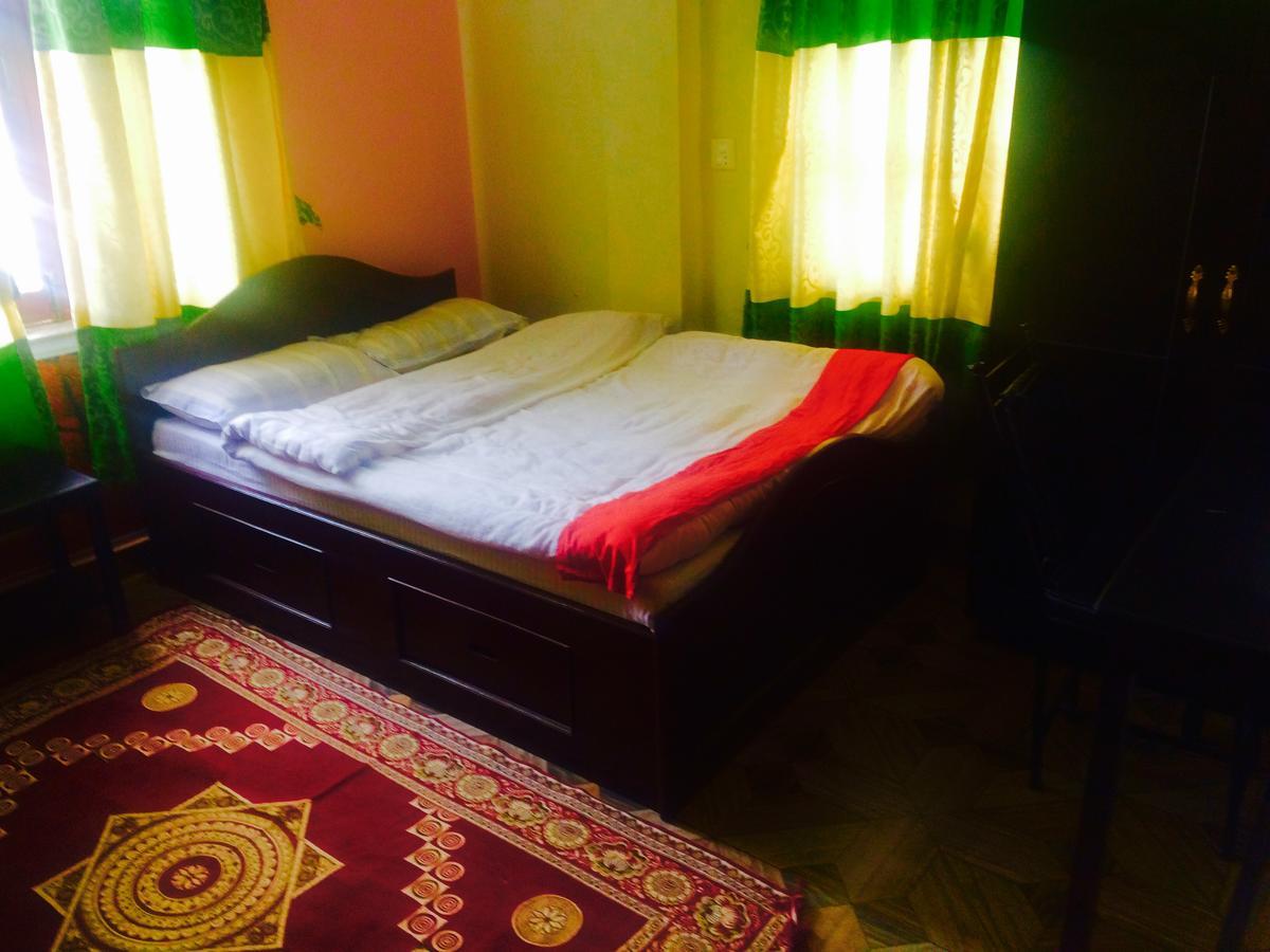 Aroma Tourist Hostel Pokhara Bagian luar foto