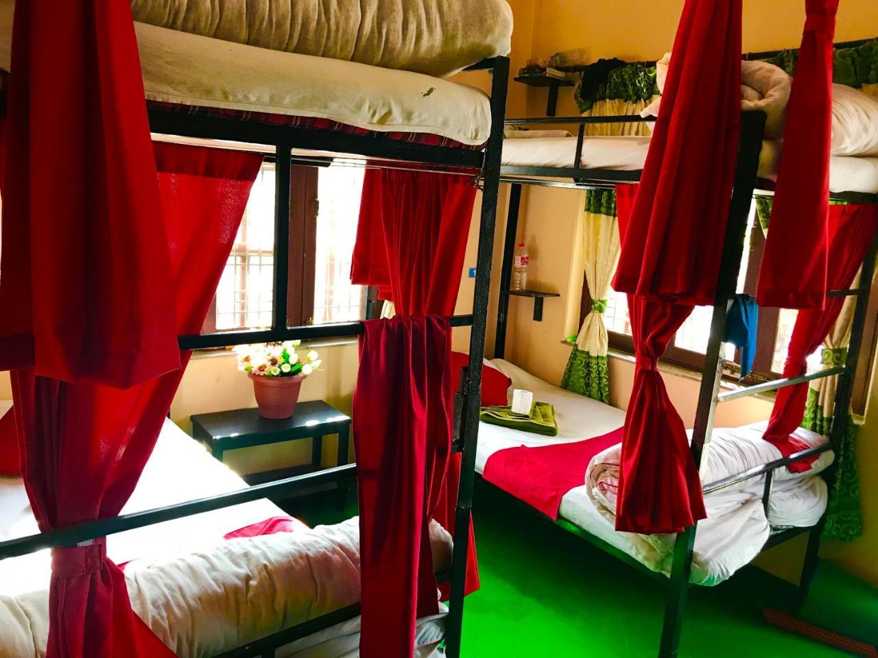 Aroma Tourist Hostel Pokhara Bagian luar foto