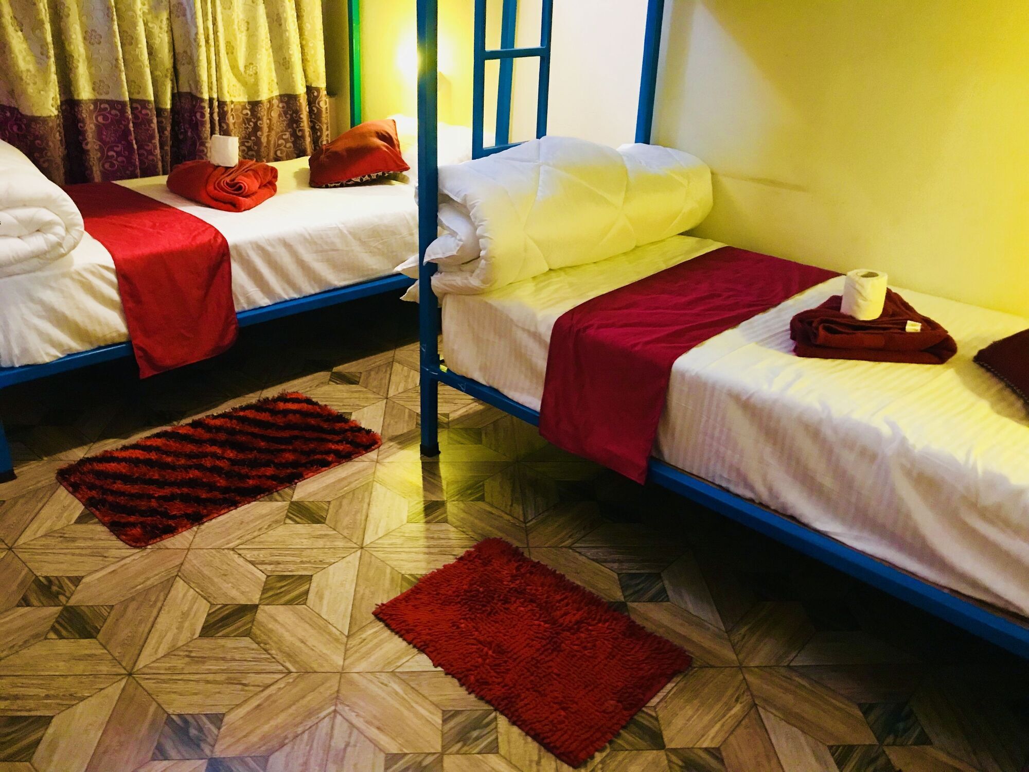 Aroma Tourist Hostel Pokhara Bagian luar foto
