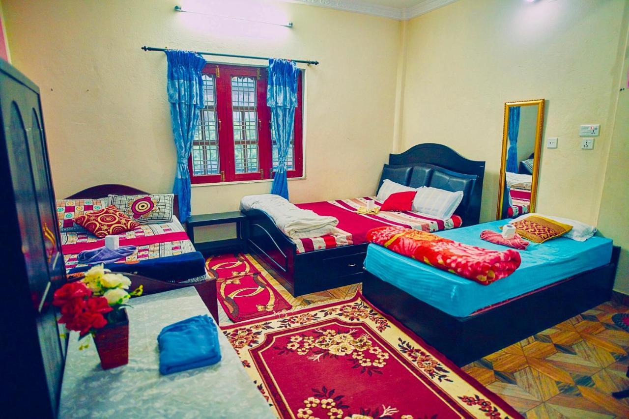 Aroma Tourist Hostel Pokhara Bagian luar foto