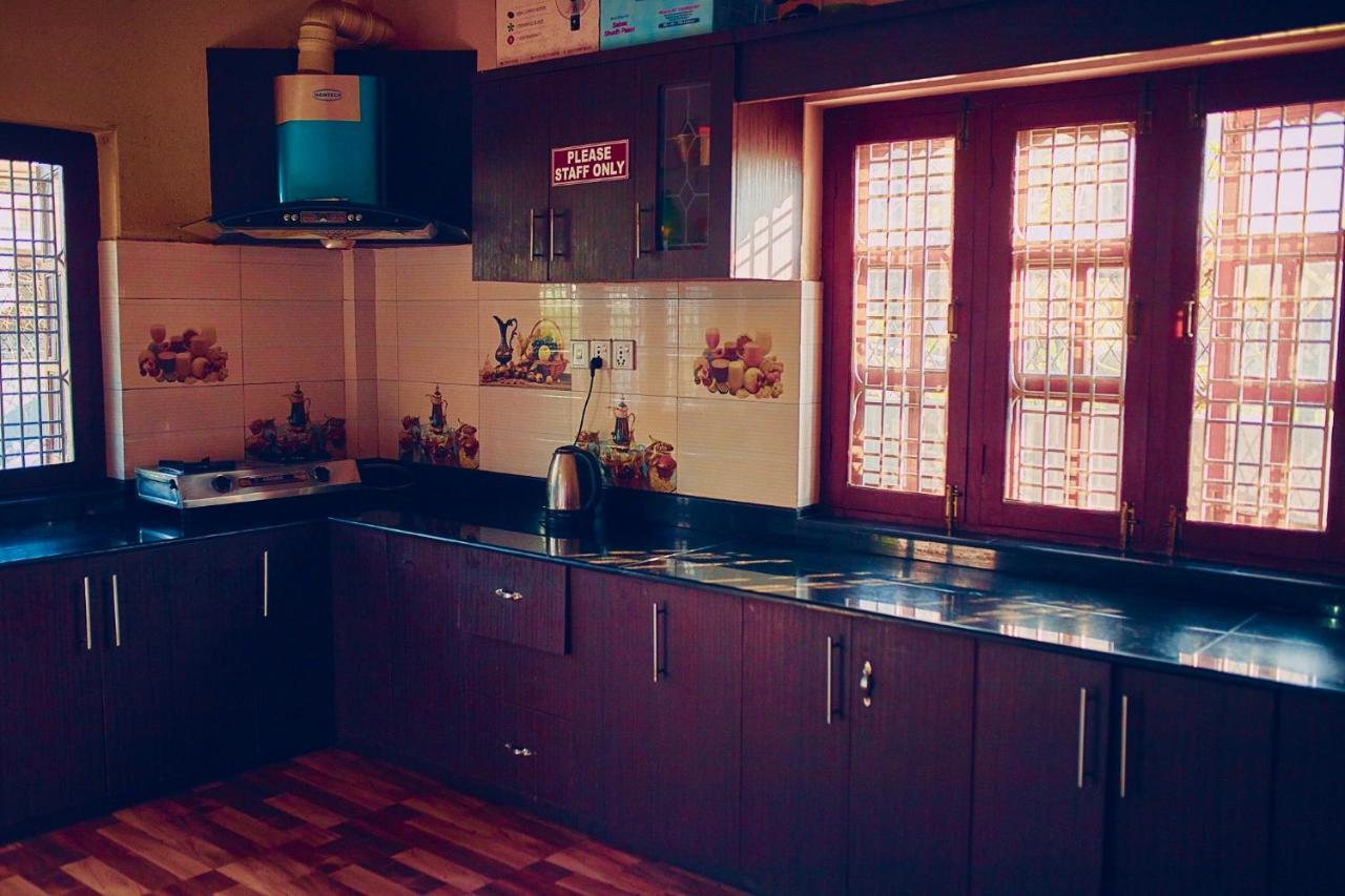 Aroma Tourist Hostel Pokhara Bagian luar foto