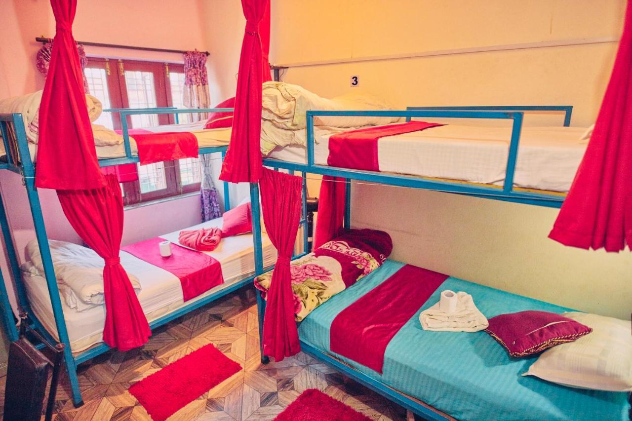 Aroma Tourist Hostel Pokhara Bagian luar foto