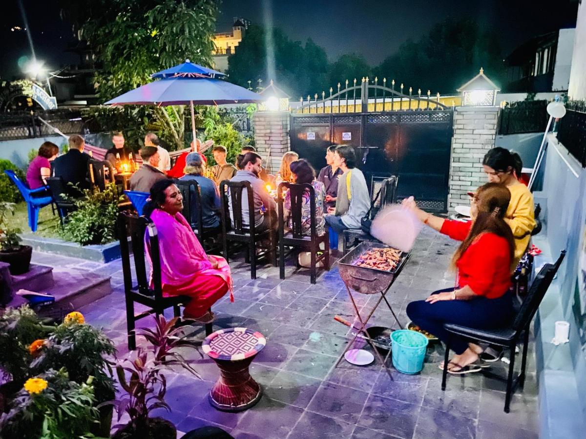 Aroma Tourist Hostel Pokhara Bagian luar foto